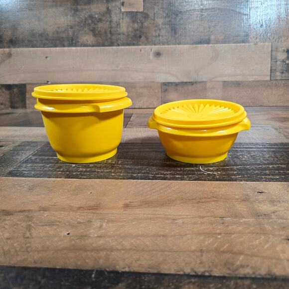 Vintage Tupperware Starburst Servalier Bowl 1323 & 886  With Lids 812 Yellow - Picture 1 of 9